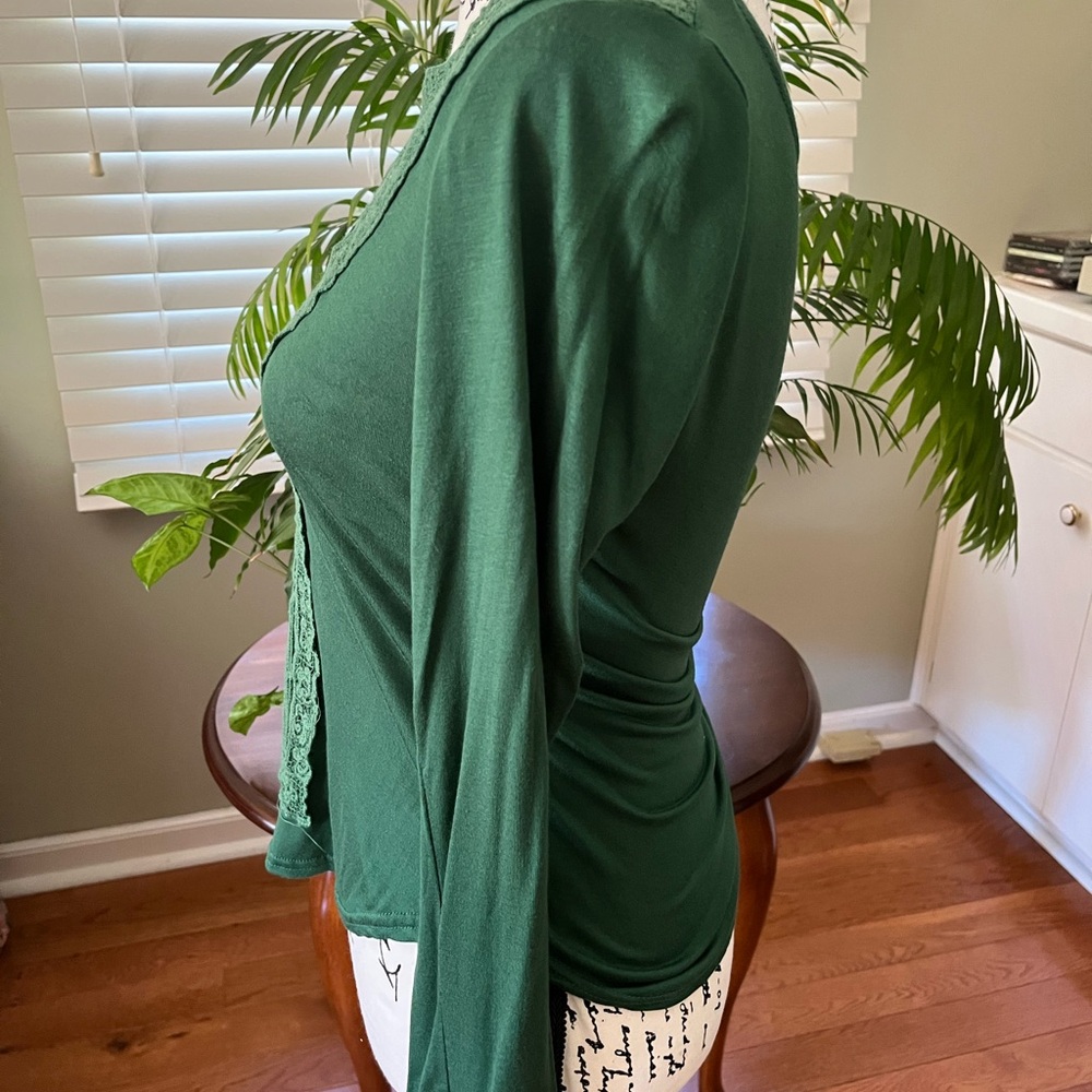 NWOT Source Unknown Forest Green Lace Accent Blouse - Picture 3 of 5